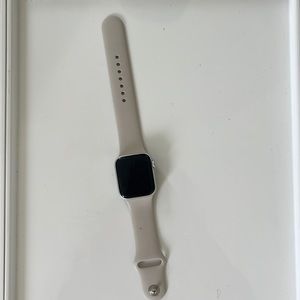 APPLE WATCH NEVER USED